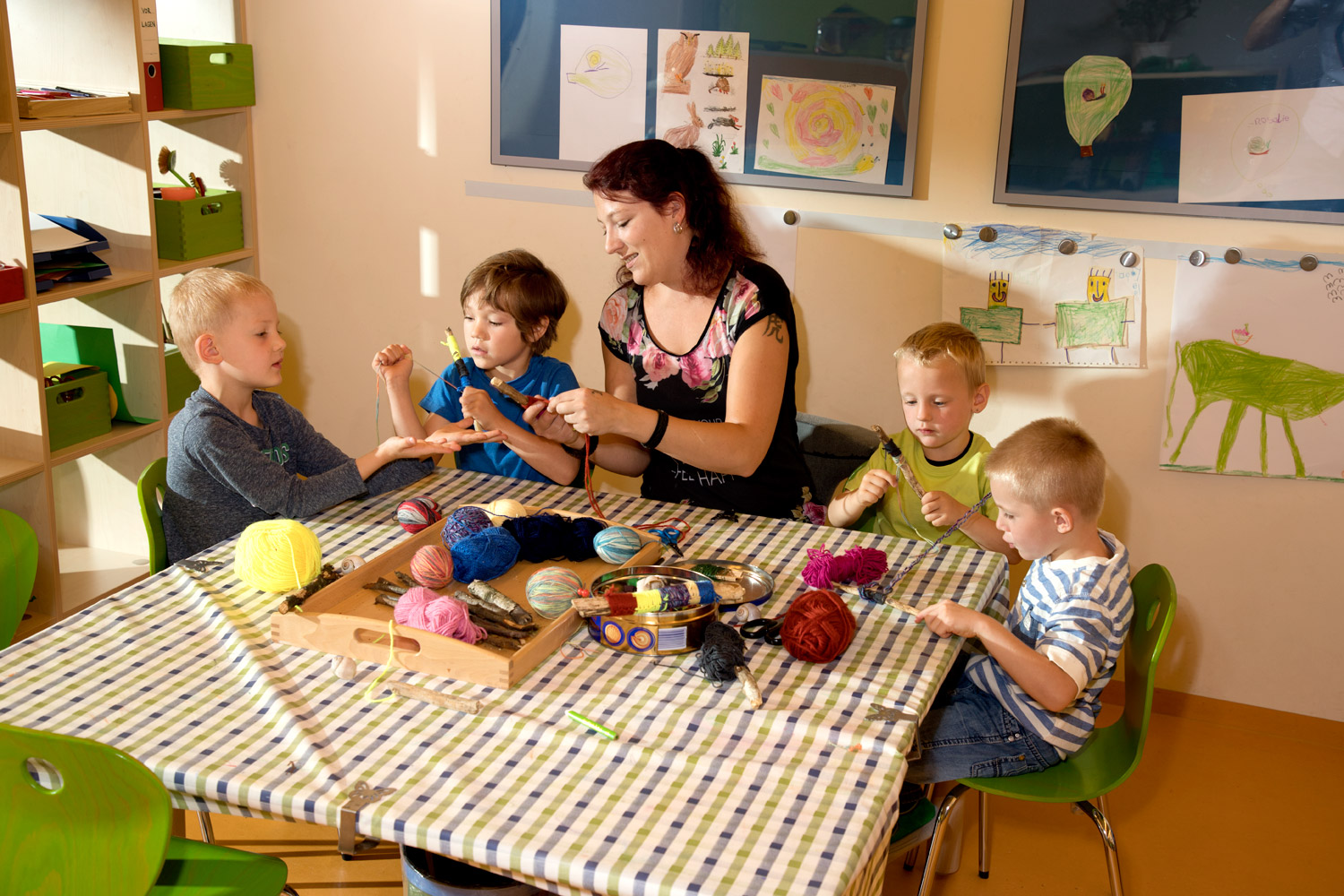 Kinder basteln Schnecken