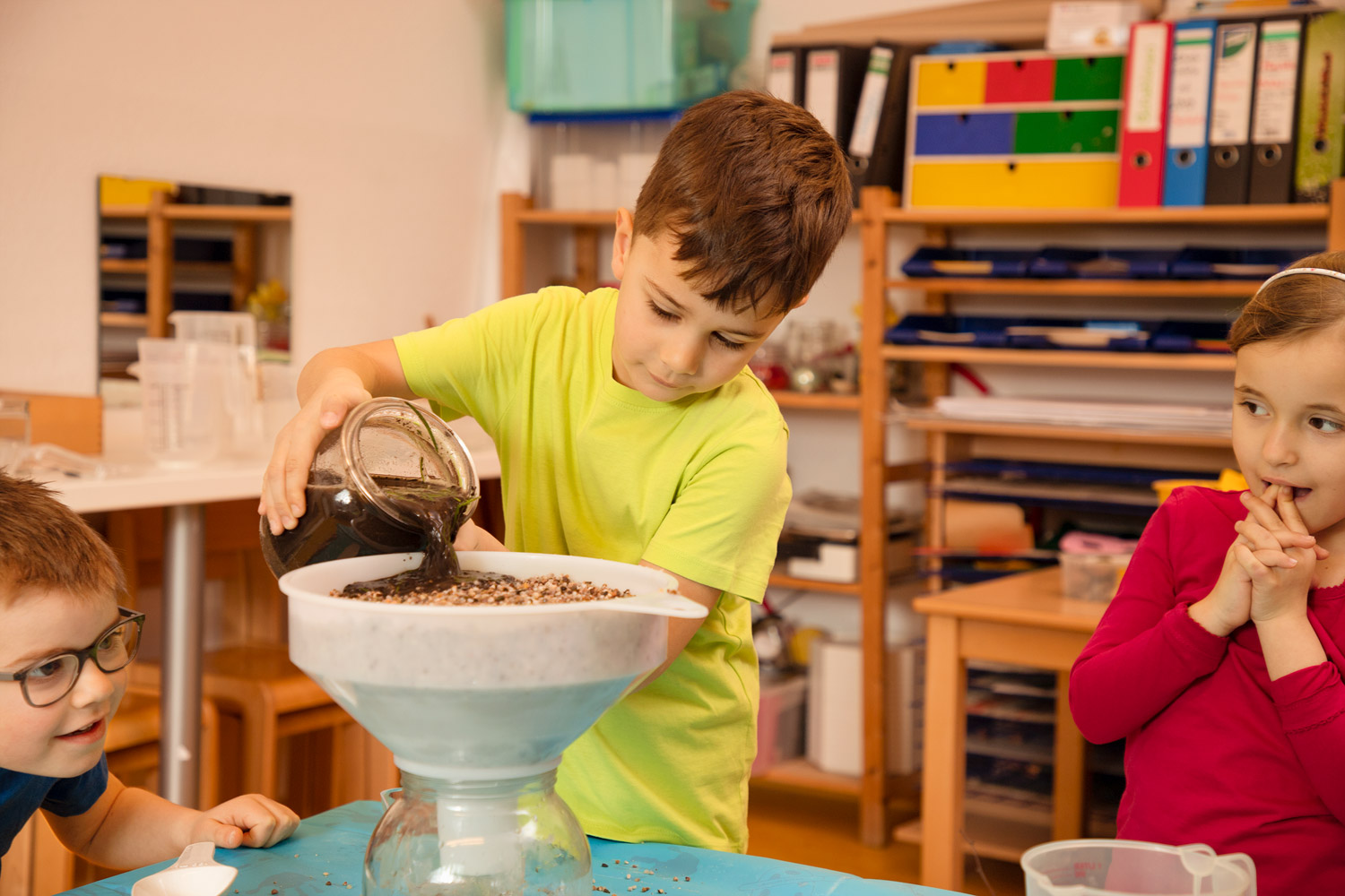 Schüler experimentierten mit der Filterwerkstatt