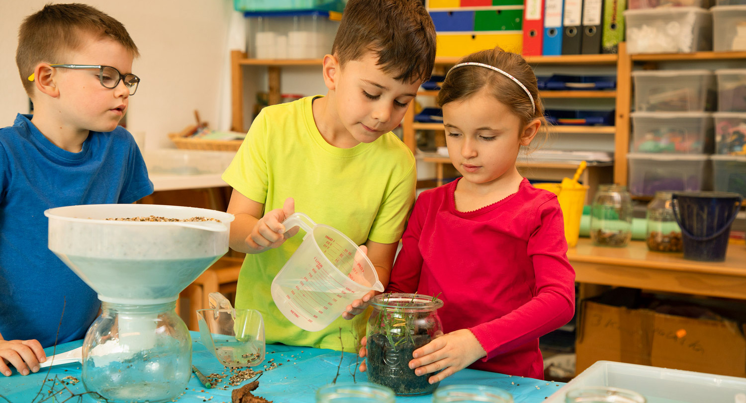 Schüler mit der Filterwerkstatt